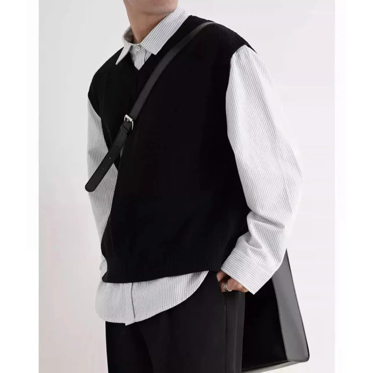 Early Autumn Simple Black V-neck Knitted Sweater Vest for Men Classic Fashion Harajuku Loose Casual All-match Inner Vest